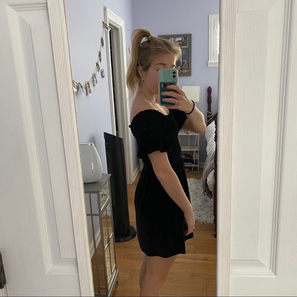 Urban Outfitters Black Velvet Dress - Picture 5 of 7